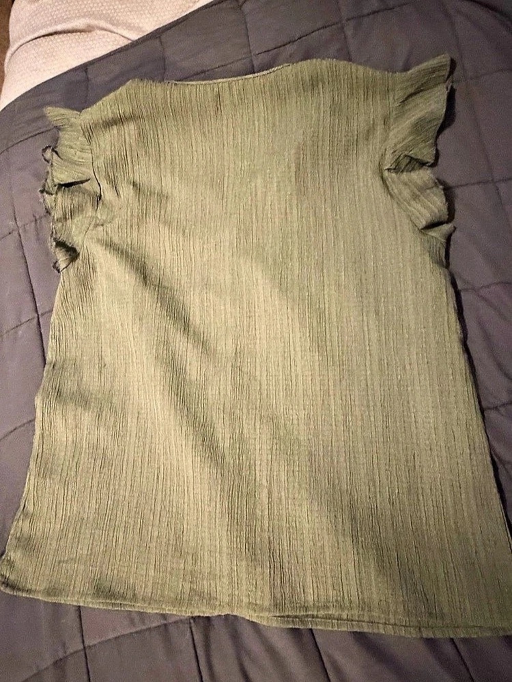 Emery Rose Green Ruffle Sleeve Blouse Size Medium Like New - Picture 2 of 3